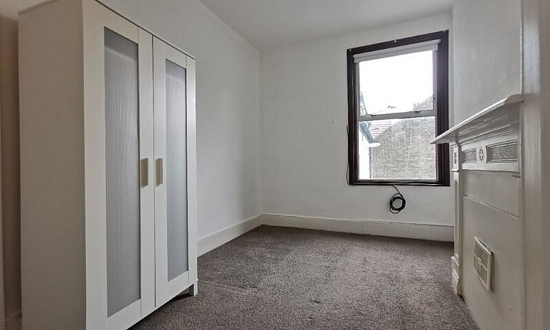 Large First Floor Fl...