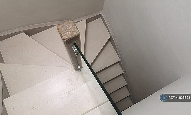 4 Bedroom House In L...
