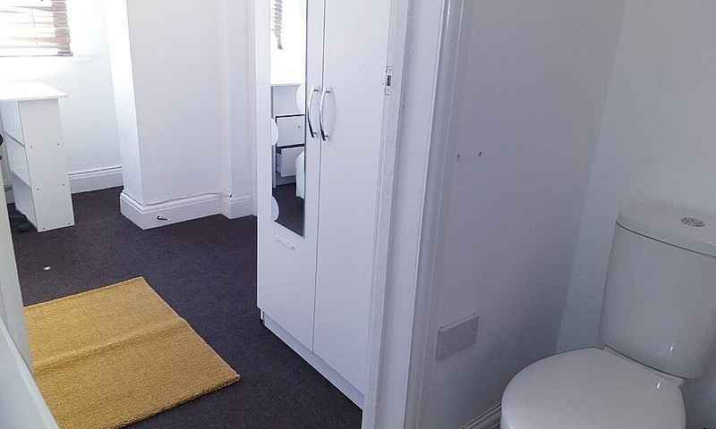 Double Ensuite Room ...