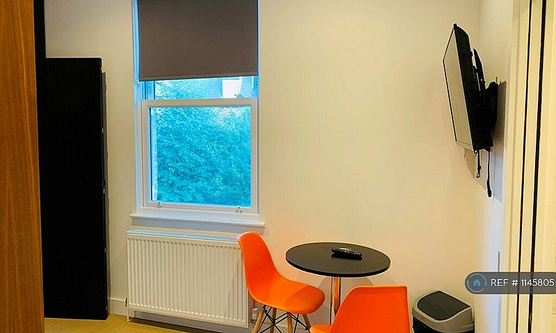 1 Bedroom Flat In De...