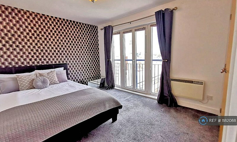 2 Bedroom Flat In Th...