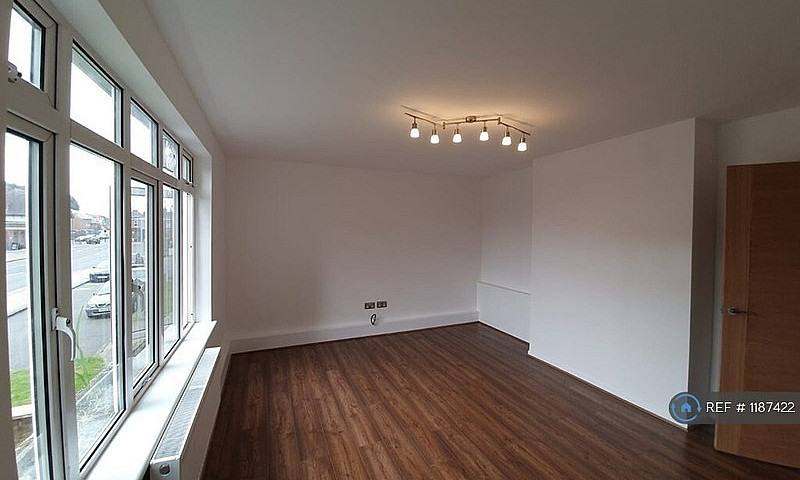 3 Bedroom Flat In La...