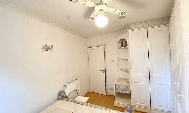 Rent Double Room Jus...