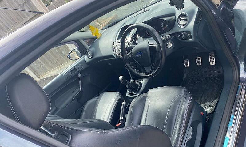 Ford Fiesta Metal...