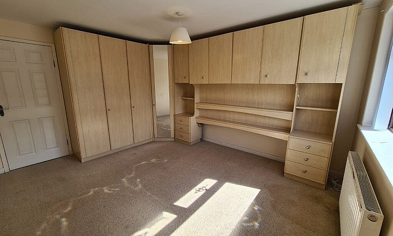 2 Bedroom House In D...