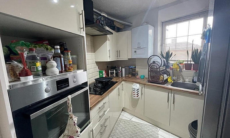 Nice 1/2 Bedroom Fla...