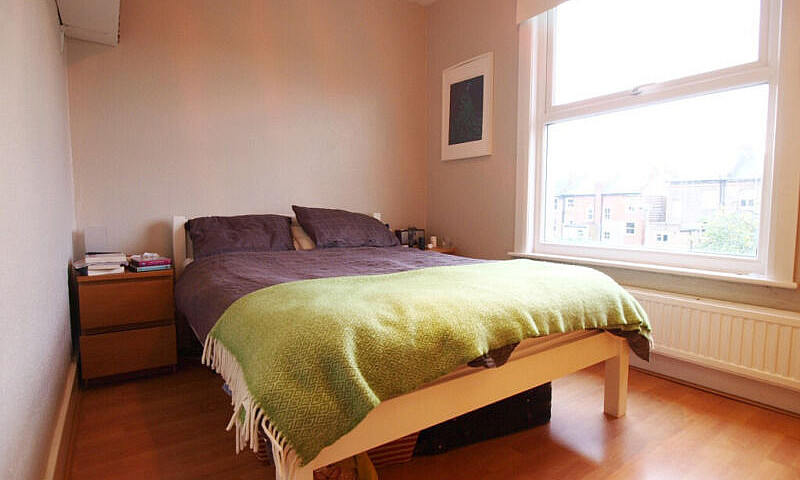 A Large Open Plan 1 ...