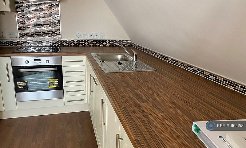 1 Bedroom Flat In Ha...