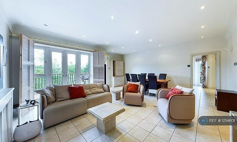3 Bedroom Flat In Se...
