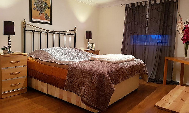 2 Bedroom Flat In Ca...