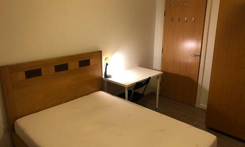 2 Bedrooms Flat To L...