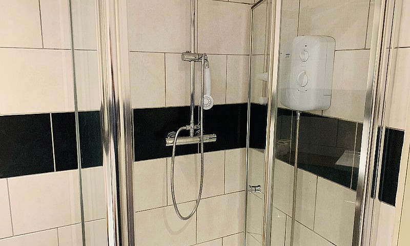 2/3 Bed Flat Near Dy...