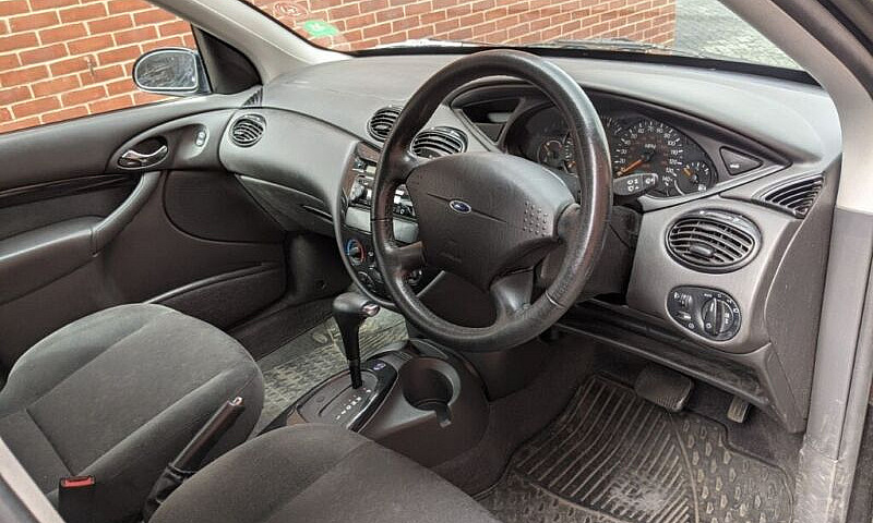 2001 Black Ford Focu...