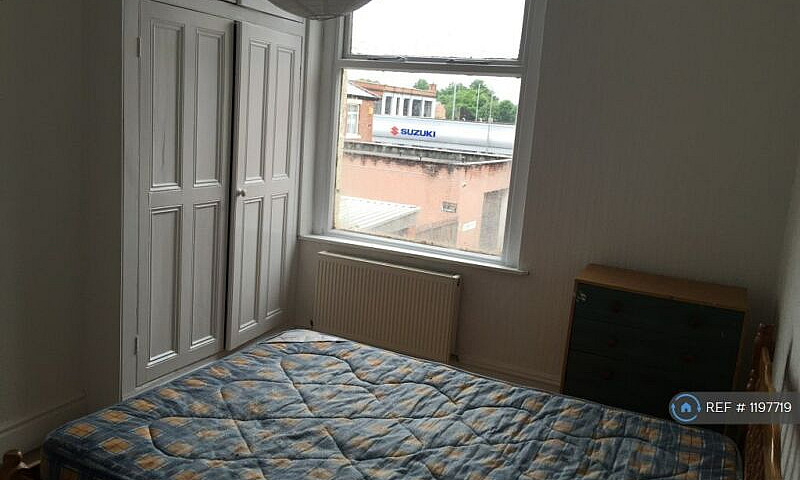 1 Bedroom Flat In Fu...