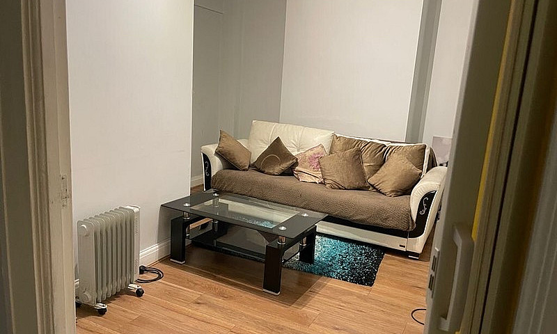 2 Bedroom Flat ...