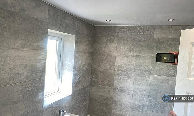 2 Bedroom House In A...