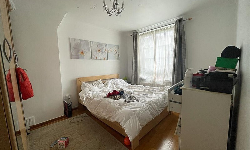 Nice 1/2 Bedroom Fla...