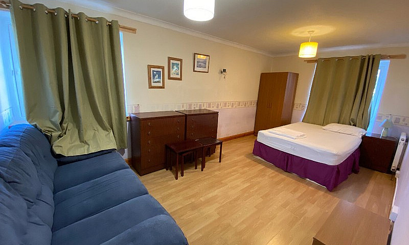 Lovely 3 Bed Hmo Fla...