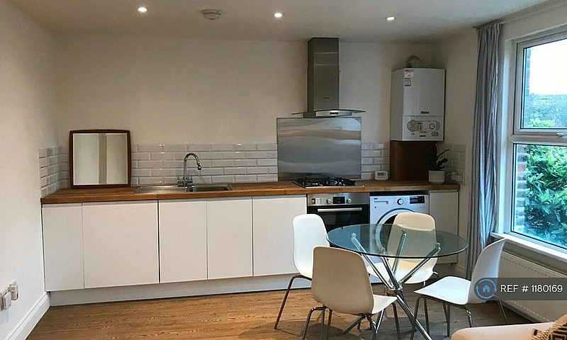 1 Bedroom Flat In Mo...