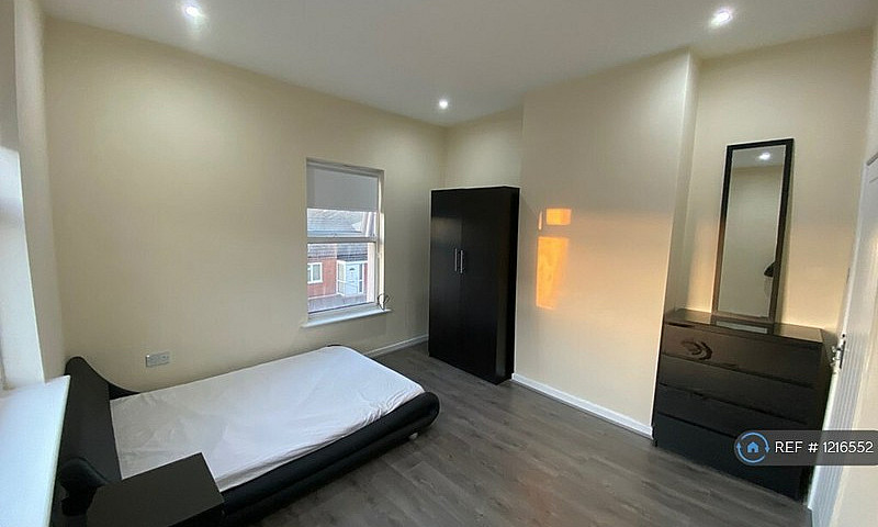 3 Bedroom House In T...