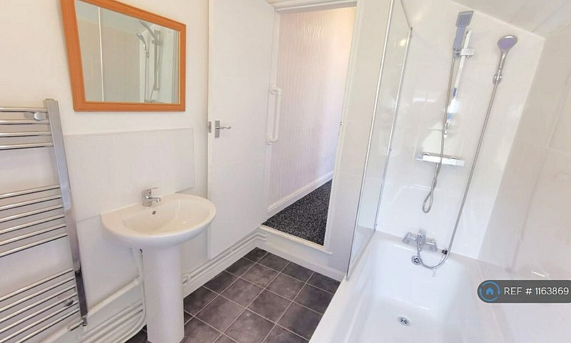 2 Bedroom House In P...