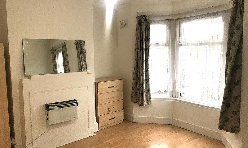 Studio Flat To Let A...
