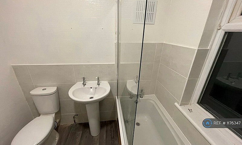 3 Bedroom House In H...