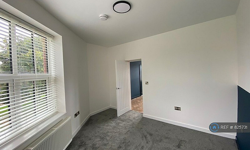 2 Bedroom Flat In Br...
