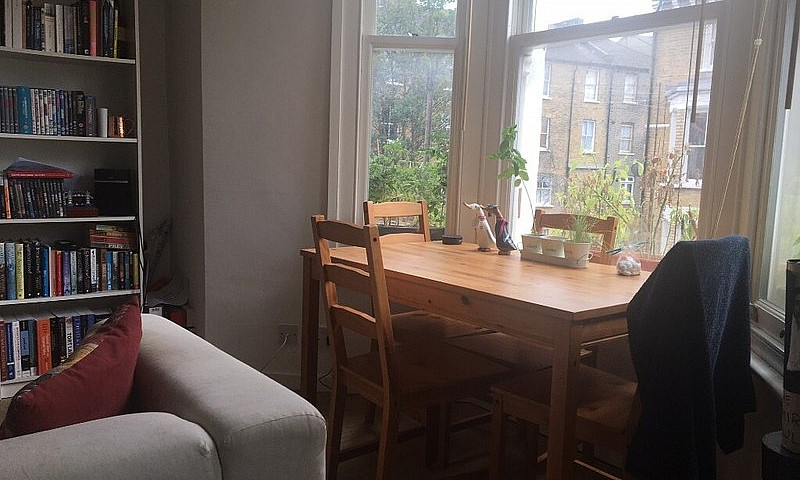 Lovely 2 Bed Flat- B...