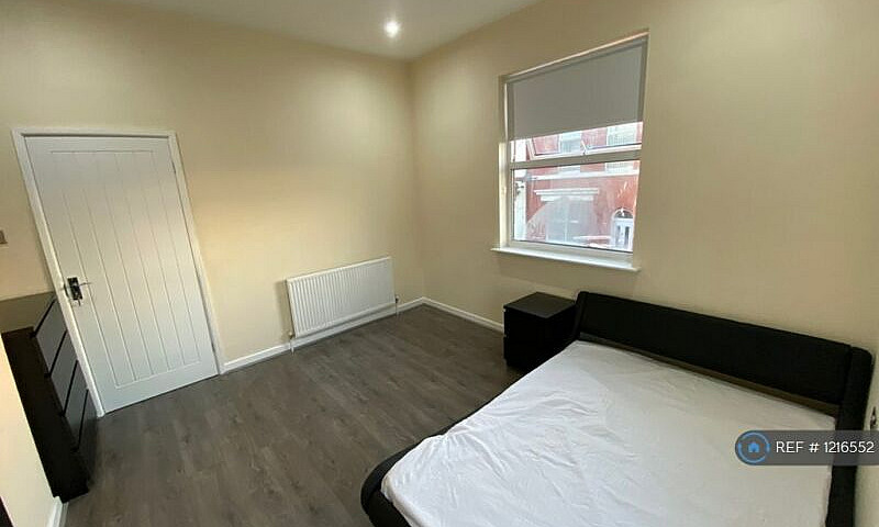 3 Bedroom House In T...