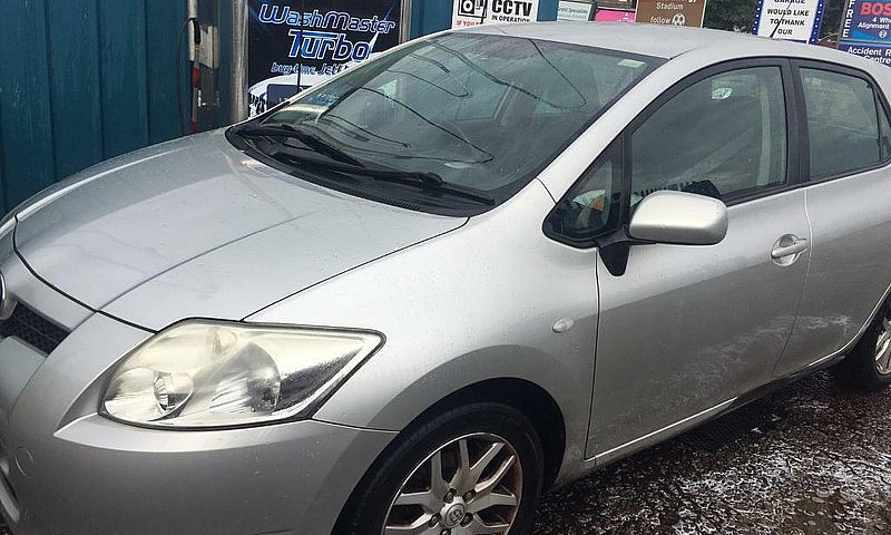 Toyota Auris 1.6   2...