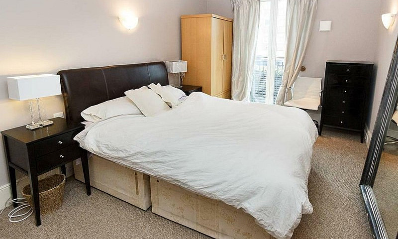1 Bedroom Flat In Ba...