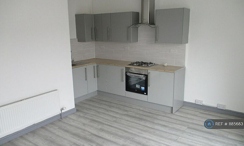 1 Bedroom Flat In Le...