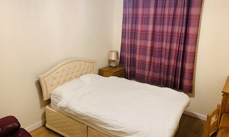 2/3 Bed Flat Near Dy...