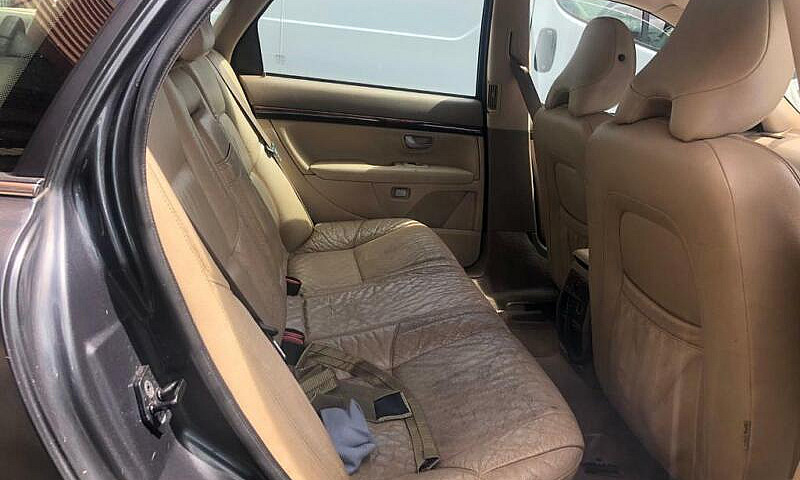 2005 Volvo S80 2.4 L...