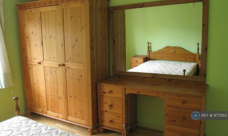 2 Bedroom House In I...