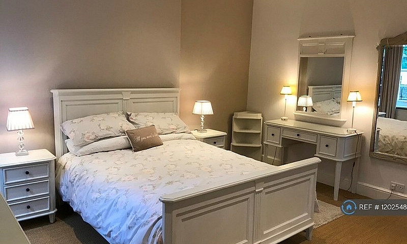 1 Bedroom In High St...