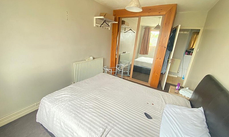 1 Bedrooms Flat To R...