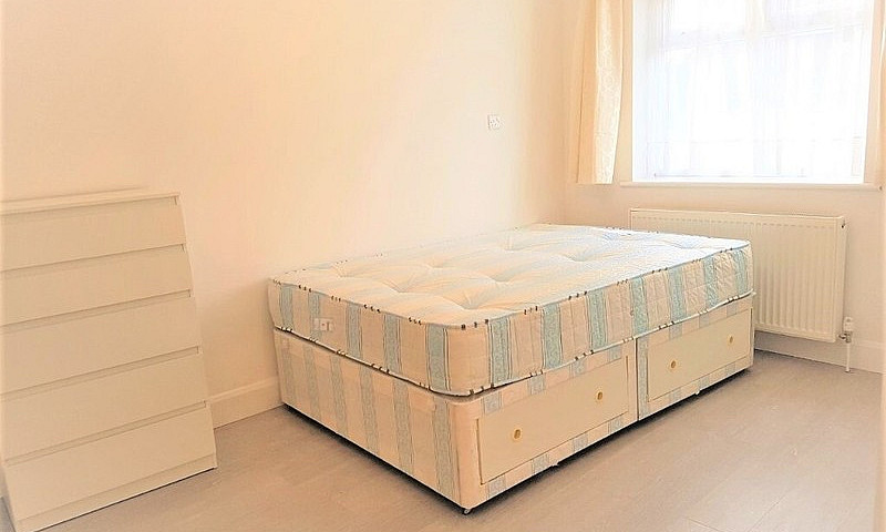 Modern 2 Bedroom Fla...