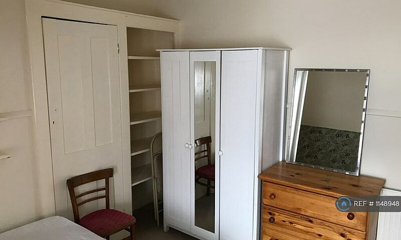 1 Bedroom In Creffie...