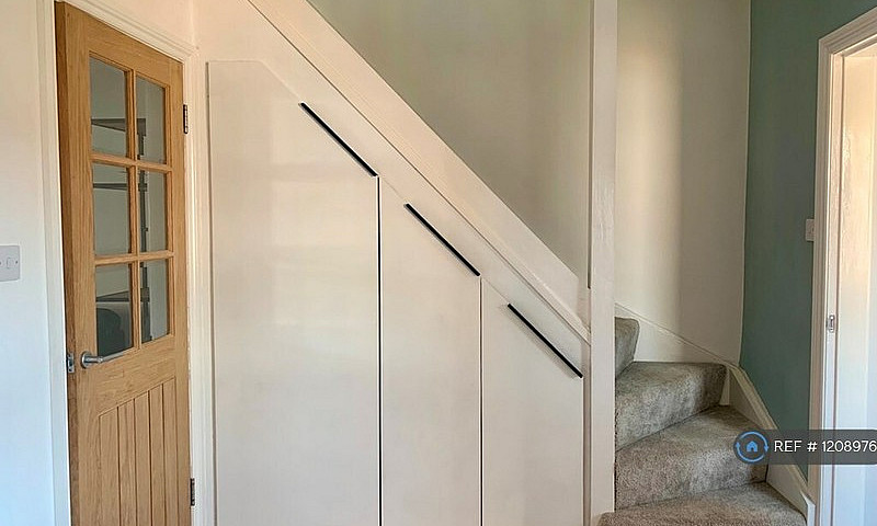 1 Bedroom House In W...