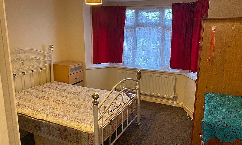 Spacious 3 Bed Flat ...