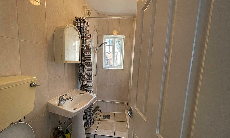 Studio Flat To Rent ...