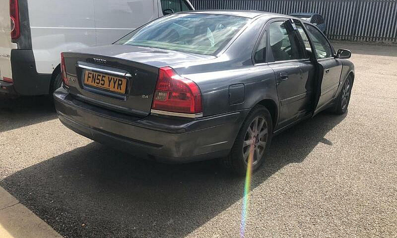 2005 Volvo S80 2.4 L...