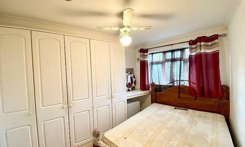 Rent Double Room Jus...