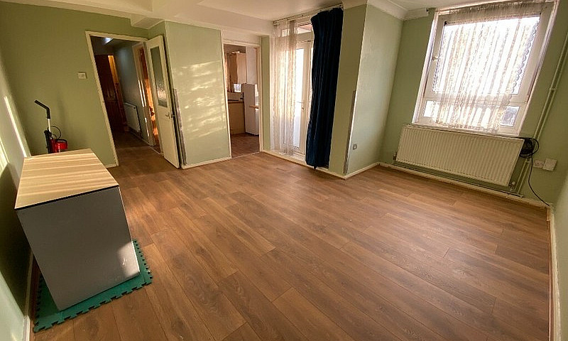 3 Bedroom Maisonette...
