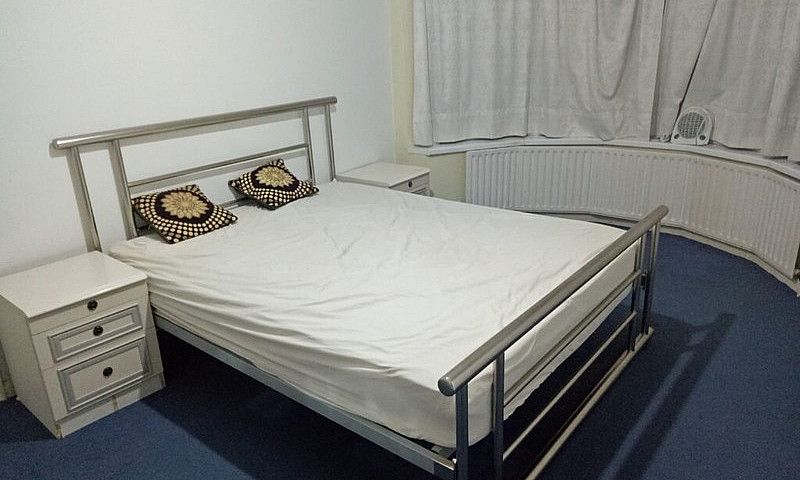Spacious 2 Bed Flat ...