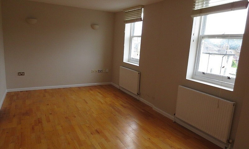 Mile End, E3 5Du - 2...