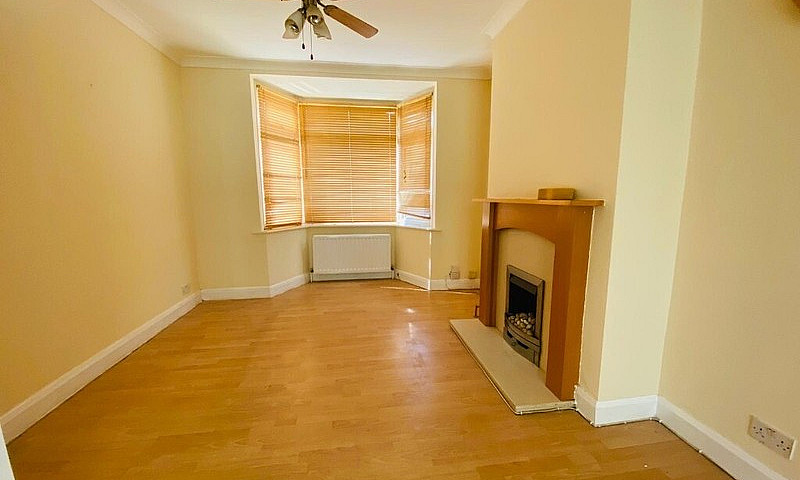 Three Bed House Clos...