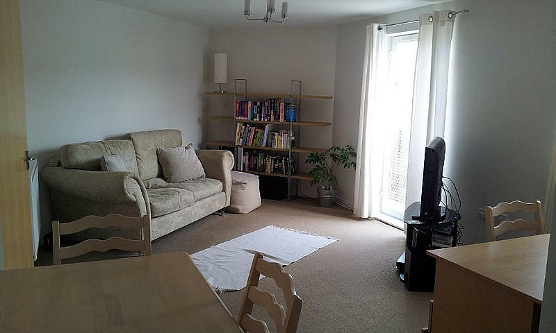 2 Bedroom Flat In Sa...